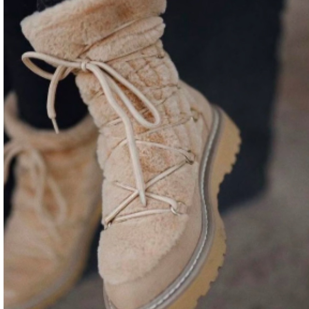 Ginna snow booties from JLO, size 8